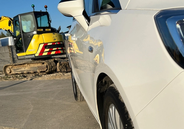Opel Zafira cena 44000 przebieg: 227000, rok produkcji 2017 z Zakopane małe 436